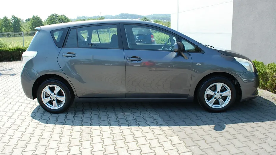 TOYOTA Verso -