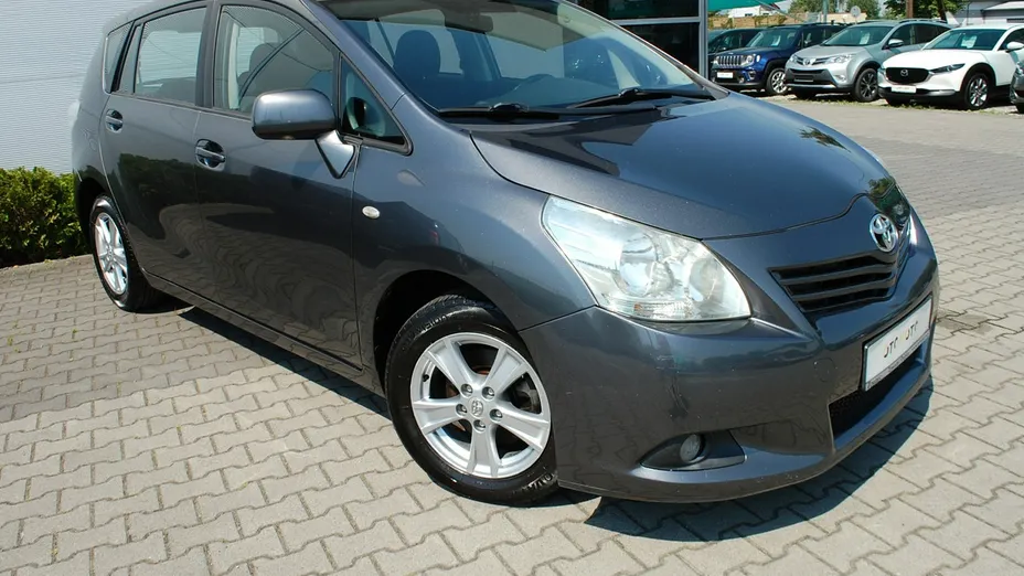 TOYOTA Verso -