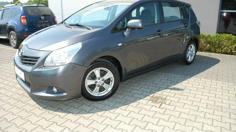 TOYOTA Verso -
