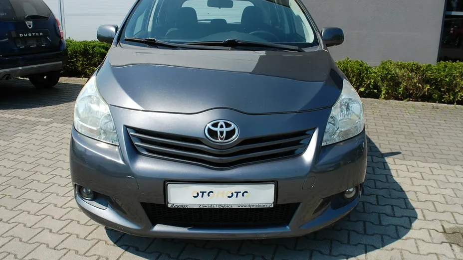 TOYOTA Verso -