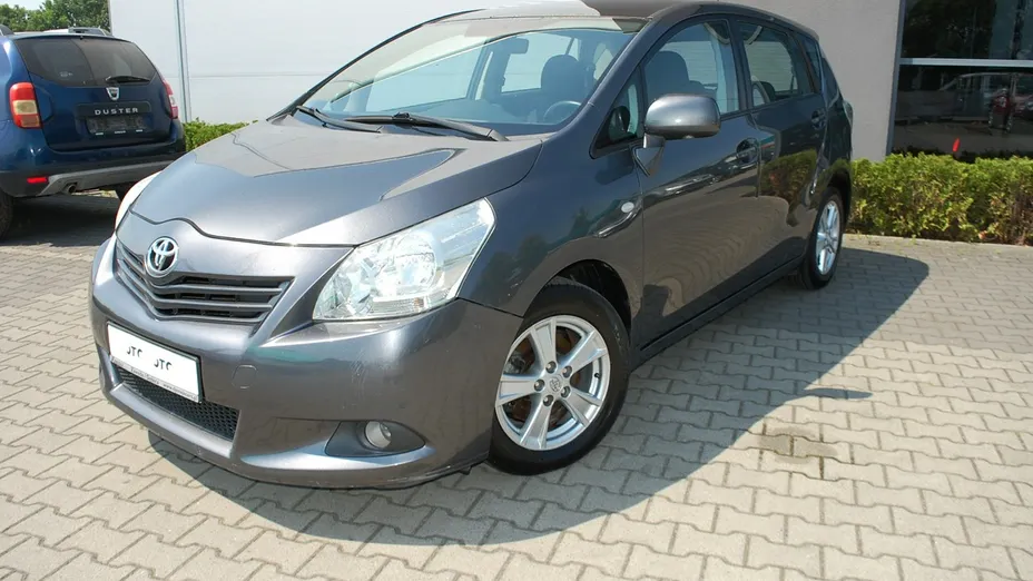 TOYOTA Verso -