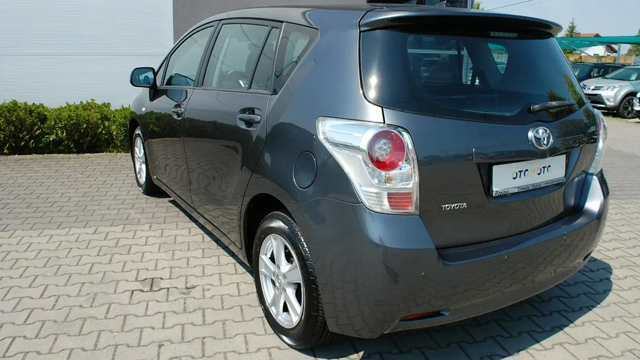 TOYOTA Verso -