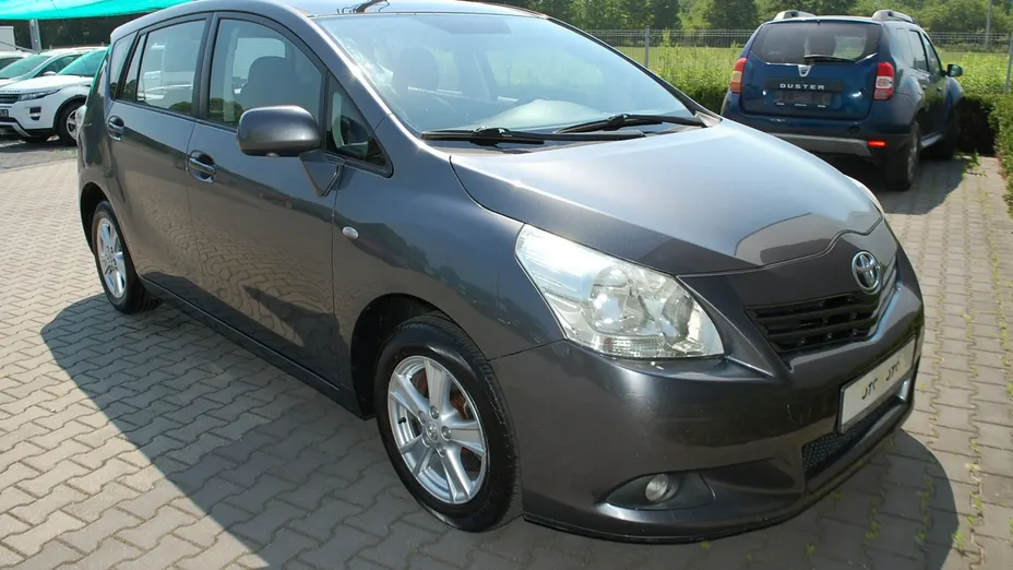 TOYOTA Verso -