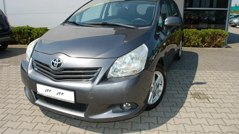 TOYOTA Verso -