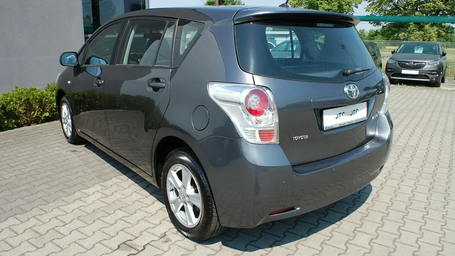 TOYOTA Verso -