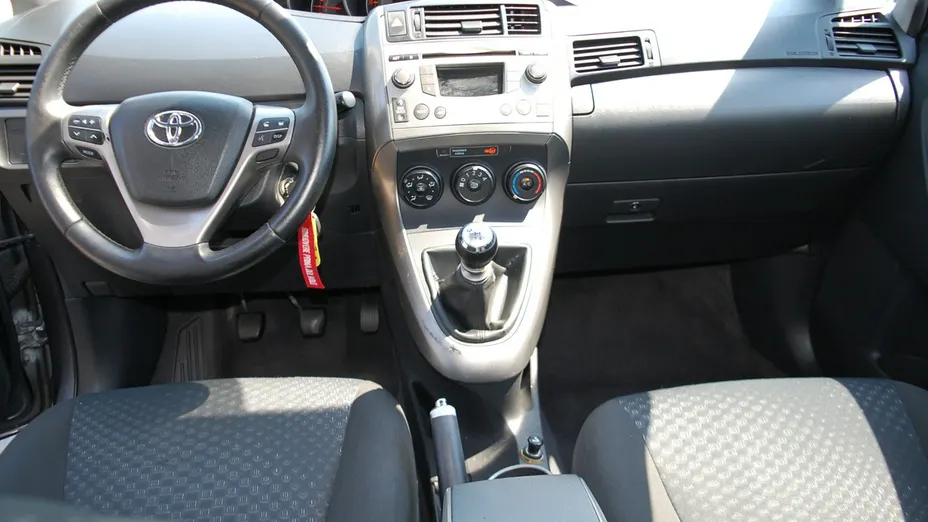 TOYOTA Verso -