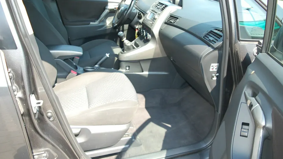 TOYOTA Verso -