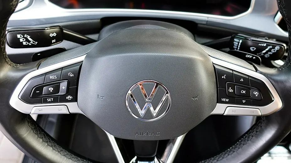 VOLKSWAGEN T-ROC -