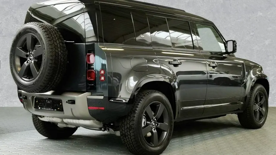 LAND ROVER Defender -