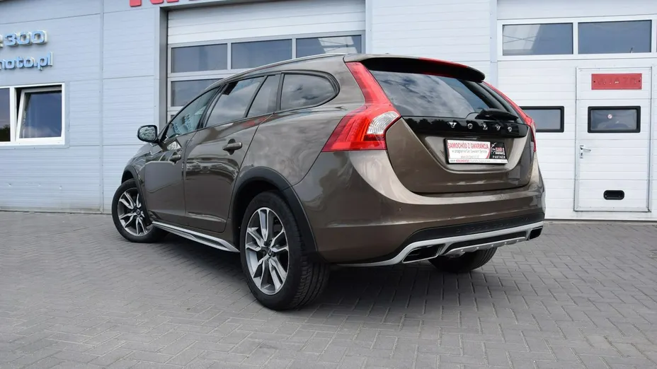 VOLVO V60 -