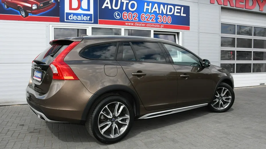 VOLVO V60 -