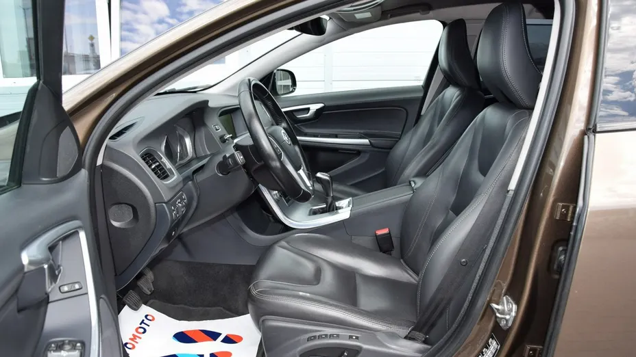 VOLVO V60 -