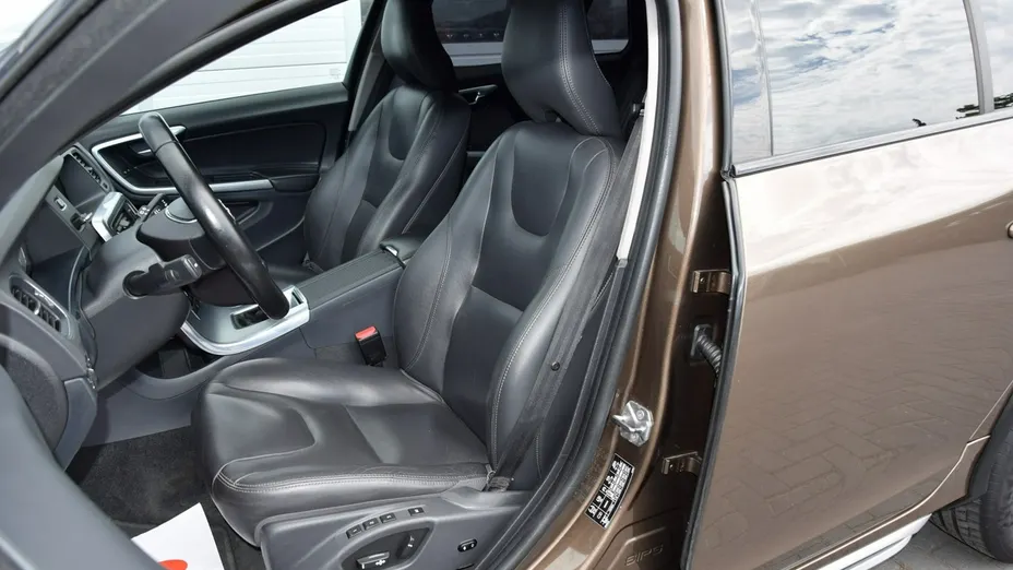VOLVO V60 -