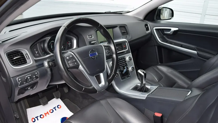 VOLVO V60 -