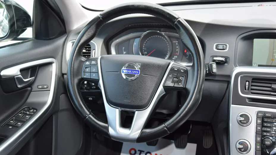 VOLVO V60 -