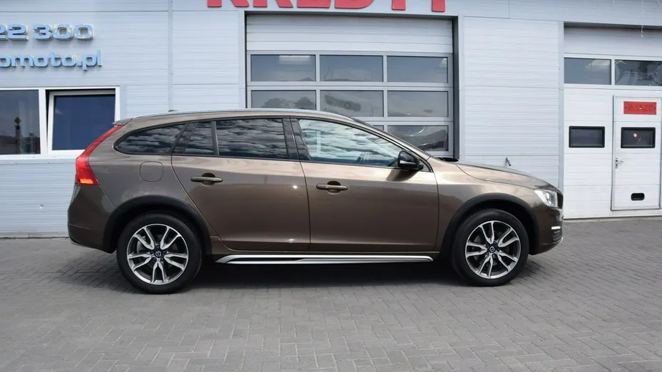VOLVO V60 -