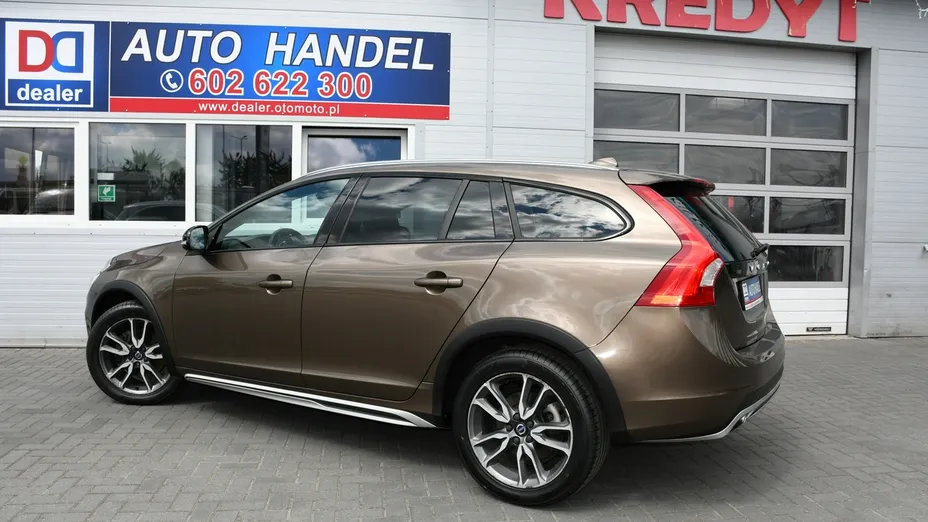 VOLVO V60 -