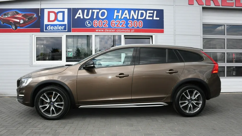 VOLVO V60 -