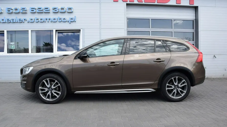 VOLVO V60 -