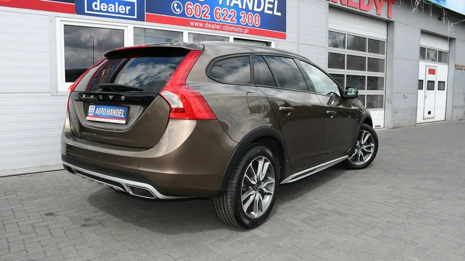 VOLVO V60 -