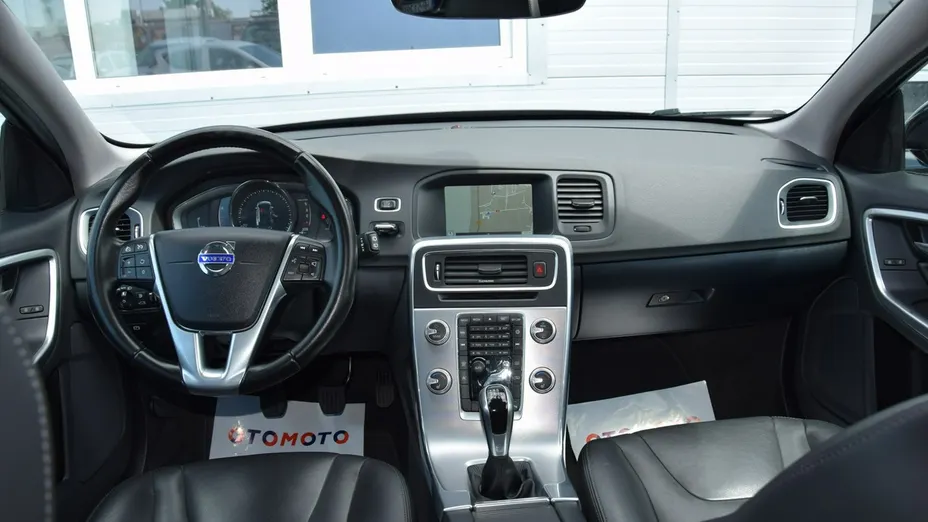 VOLVO V60 -