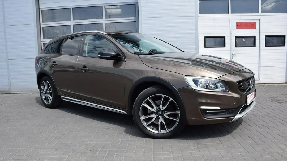 VOLVO V60 -