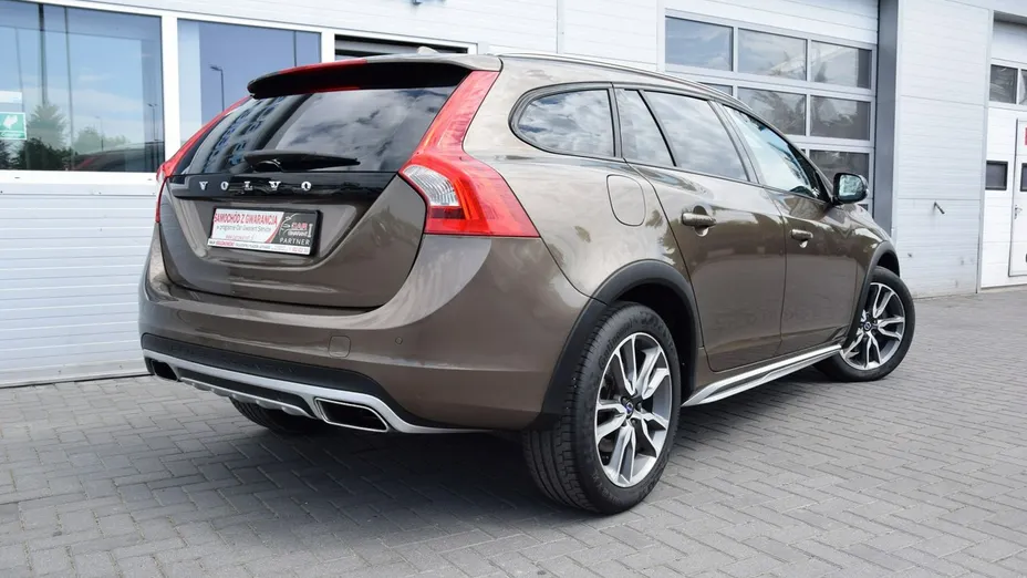 VOLVO V60 -
