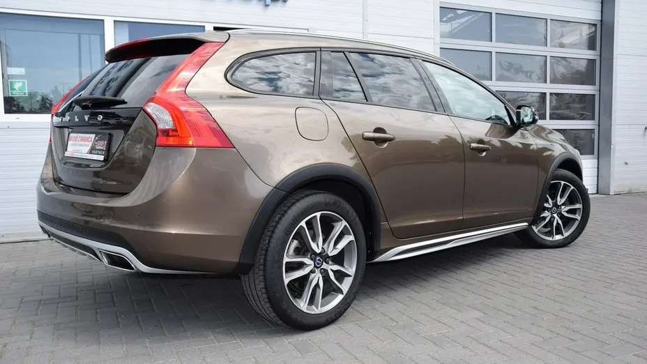 VOLVO V60 -