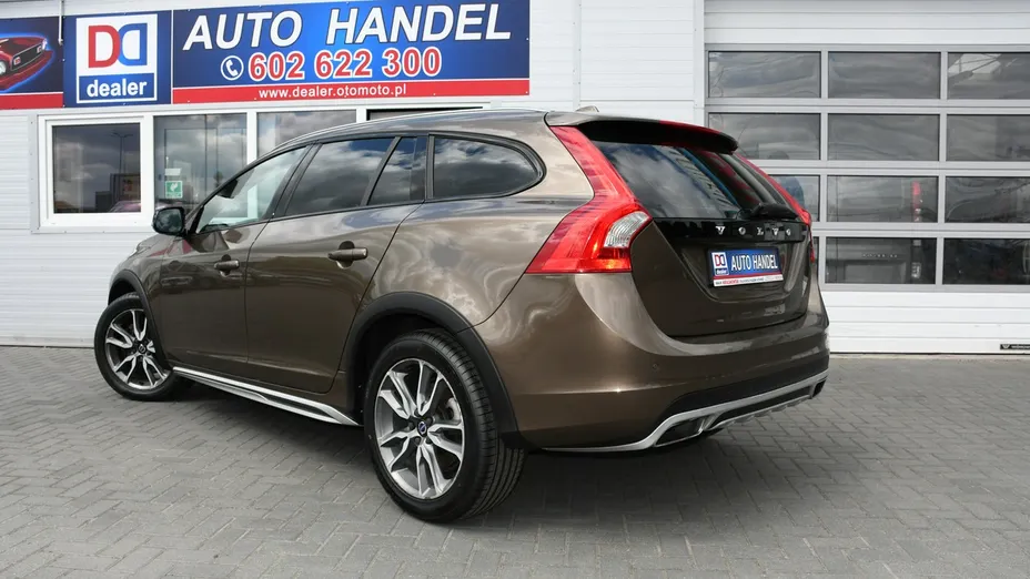 VOLVO V60 -