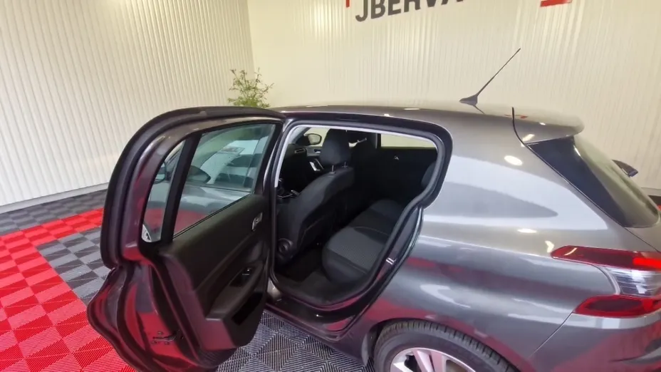 PEUGEOT 308 -