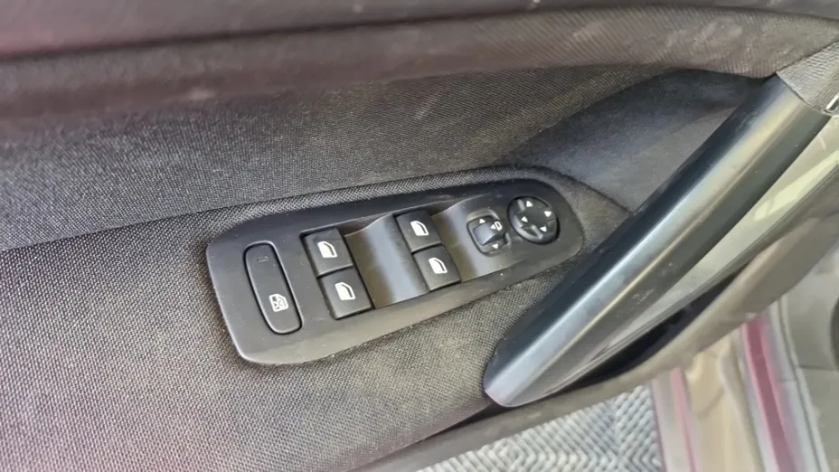 PEUGEOT 308 -