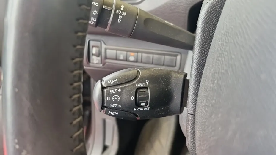 PEUGEOT 308 -