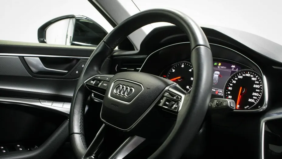 AUDI A6 -
