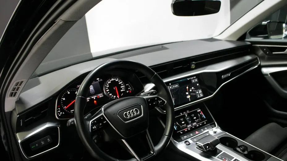 AUDI A6 -