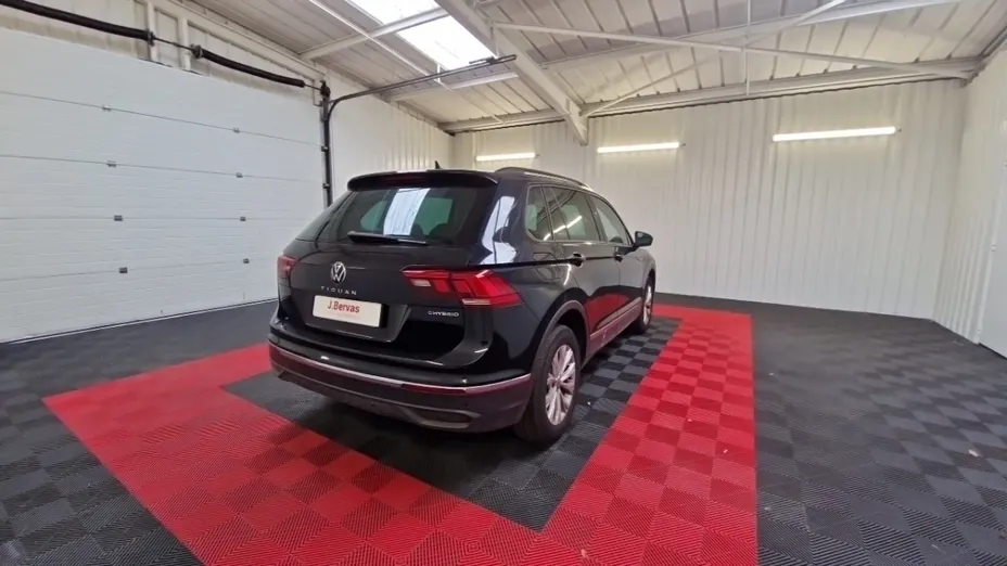 Volkswagen Tiguan -