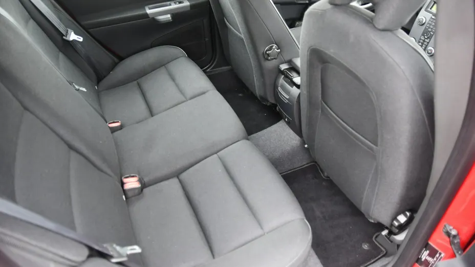 VOLVO V50 -