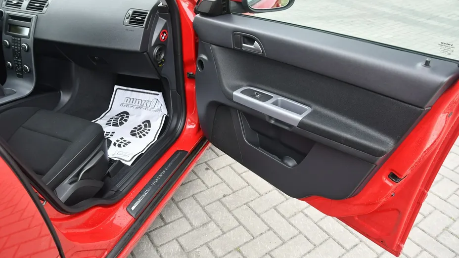 VOLVO V50 -