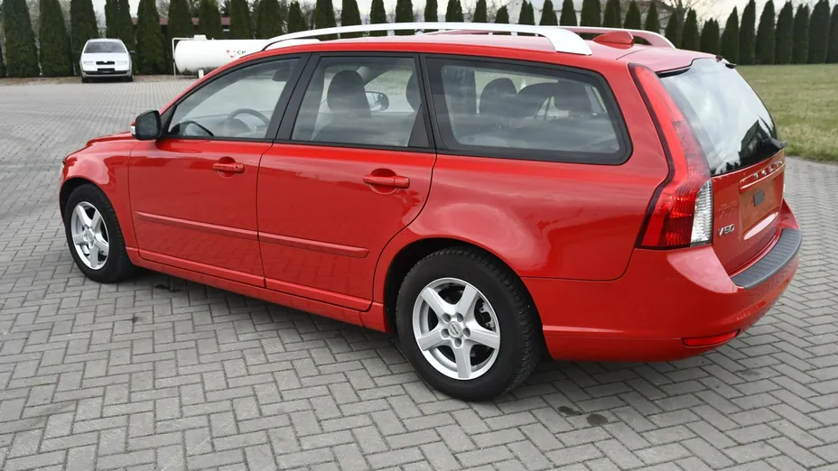 VOLVO V50 -