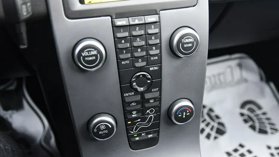 VOLVO V50 -