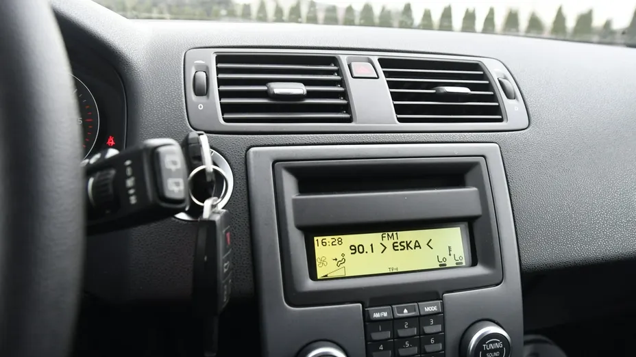 VOLVO V50 -