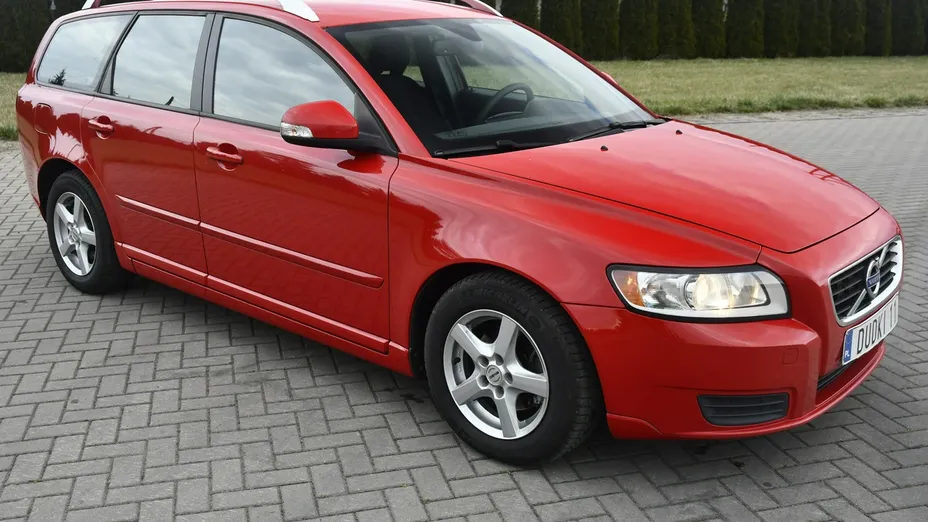 VOLVO V50 -