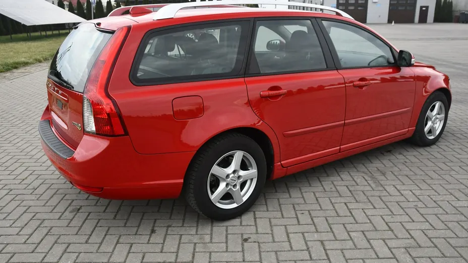 VOLVO V50 -