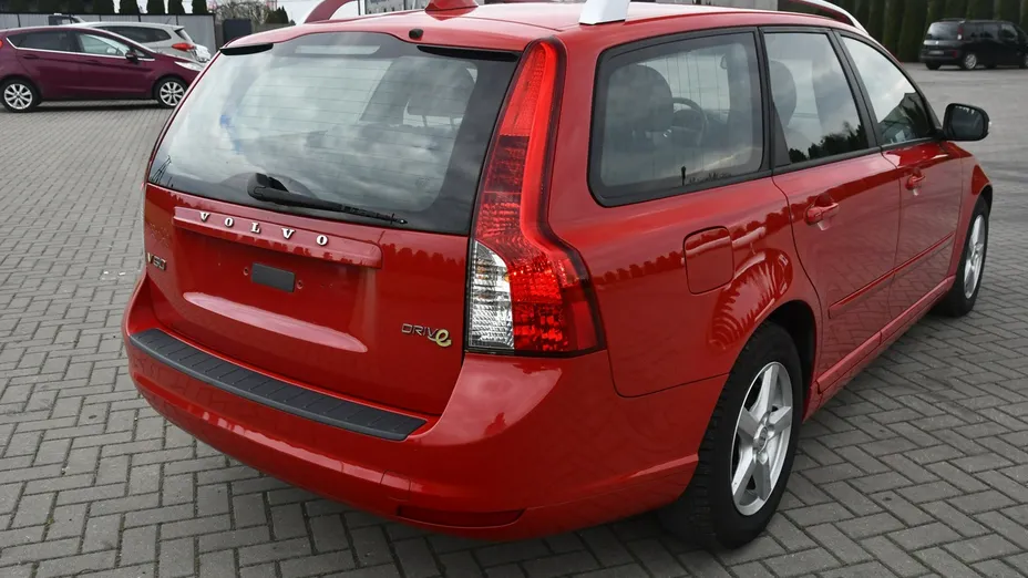 VOLVO V50 -