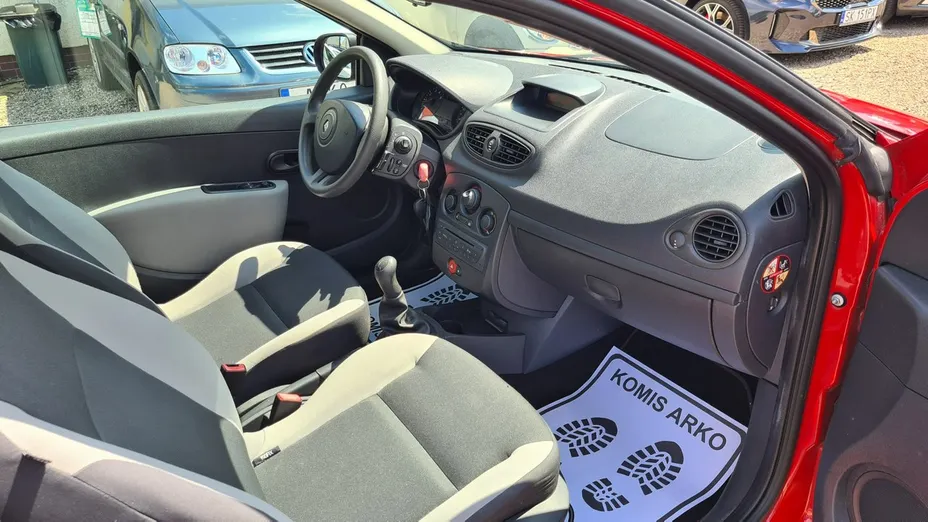 RENAULT Clio -