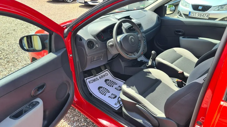 RENAULT Clio -