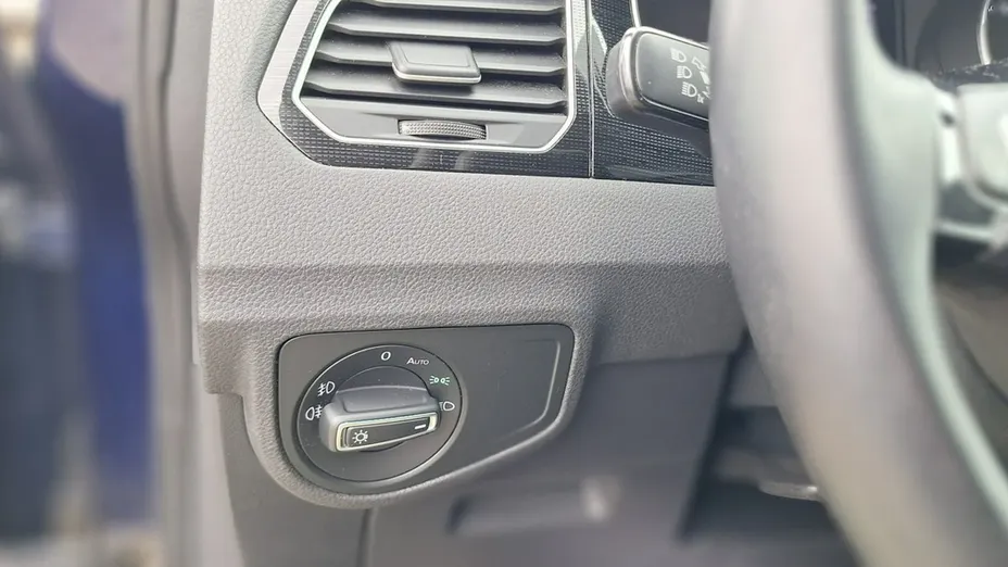 VOLKSWAGEN Golf Sportsvan -