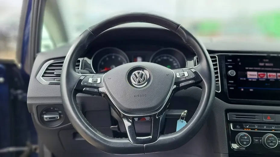 VOLKSWAGEN Golf Sportsvan -