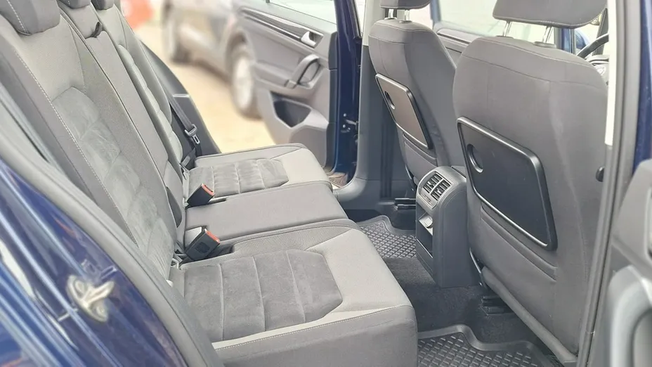 VOLKSWAGEN Golf Sportsvan -