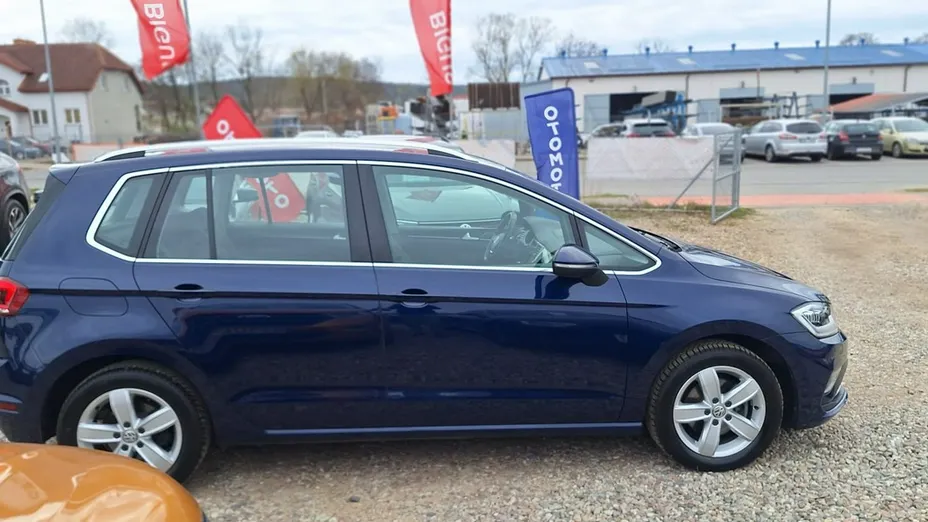 VOLKSWAGEN Golf Sportsvan -