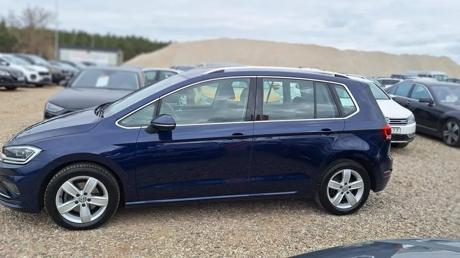 VOLKSWAGEN Golf Sportsvan -